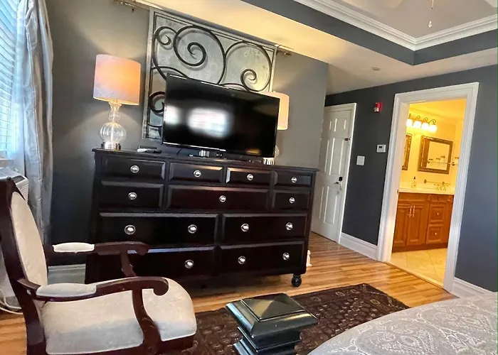 Atlantis Inn (Adults Only)