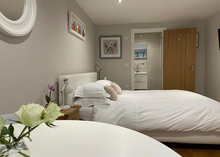 Family Hotel: No 12 Furze Croft