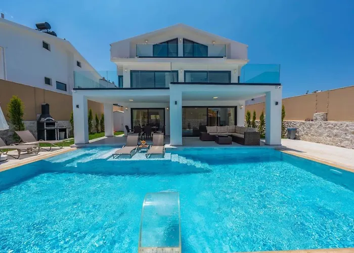Lodge: La Marbella Villa