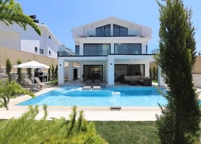Lodge: La Marbella Villa