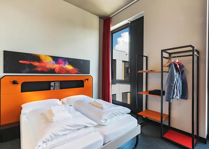 Hotel Ping Pong: Meininger Hotel Geneve Centre Charmilles