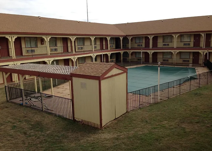 Motels Hometown Inn And Suites Elk City