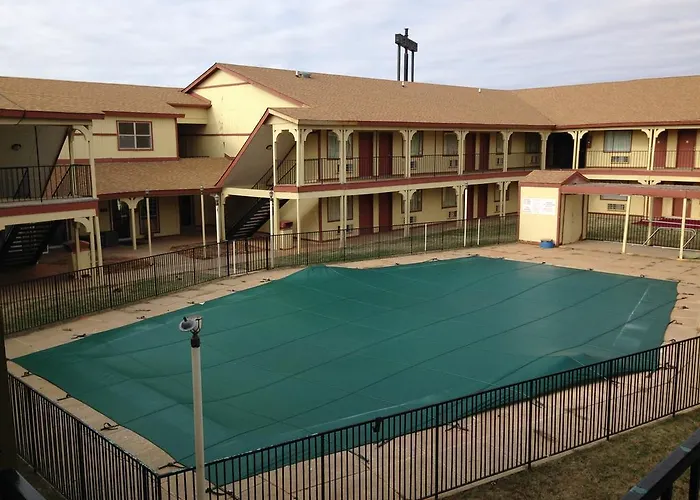 Motels Hometown Inn And Suites Elk City