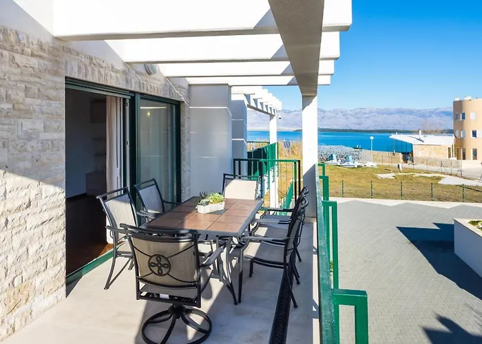 Queen Beach Apartments