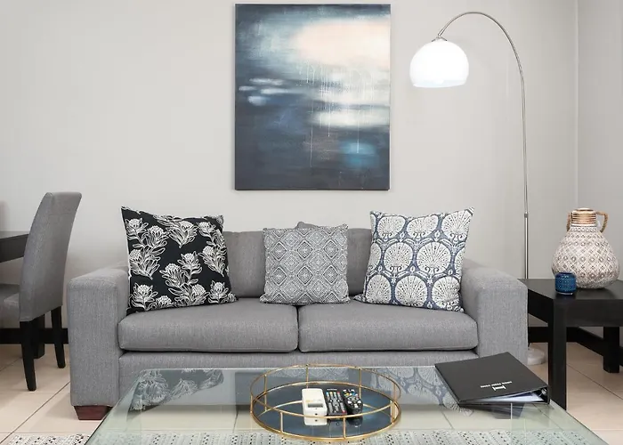 Hotel with pool: Icon Luxury Apartments