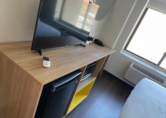 Days Inn & Suites By Wyndham Jamaica Jfk Airport