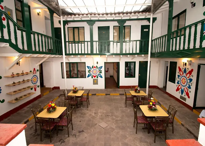 Cusco Plaza Nazarenas