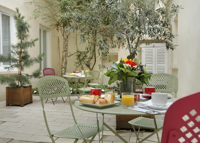 Family Hotel: Hotel Lecourbe, Paris Tour Eiffel