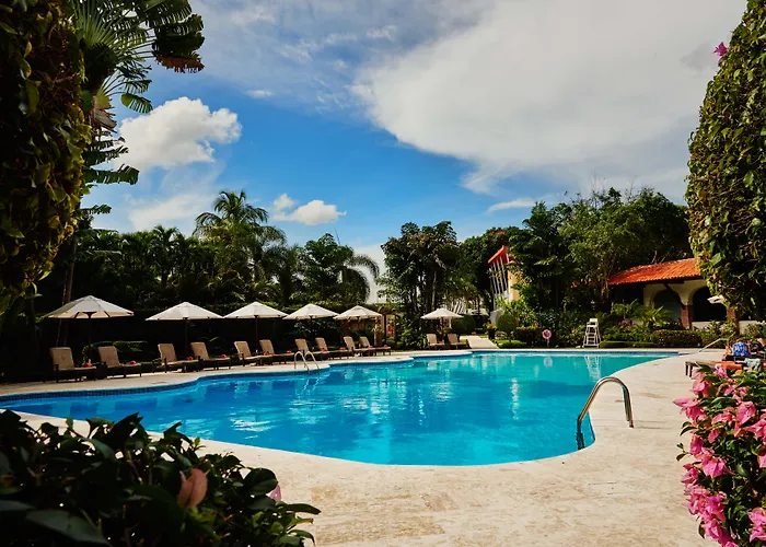 El Embajador, A Royal Hideaway