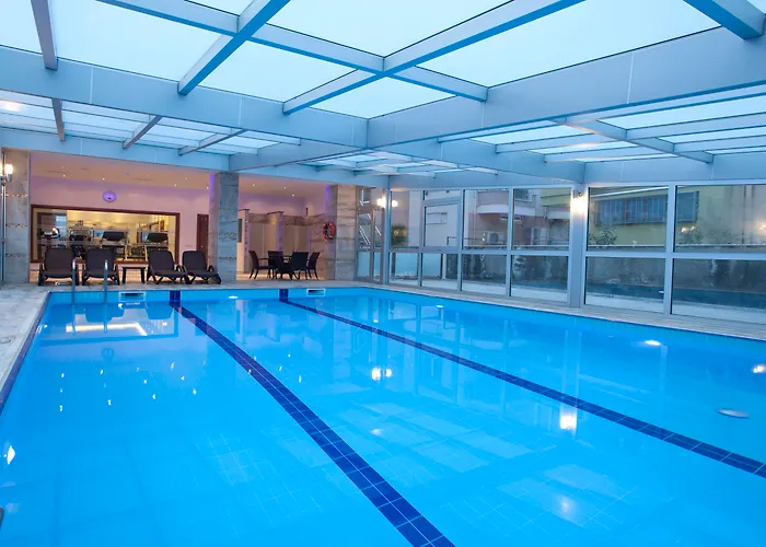 Hotel with Tennis: Riviera Hotel & Spa