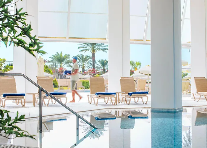 4 star hotel: Louis Imperial Beach