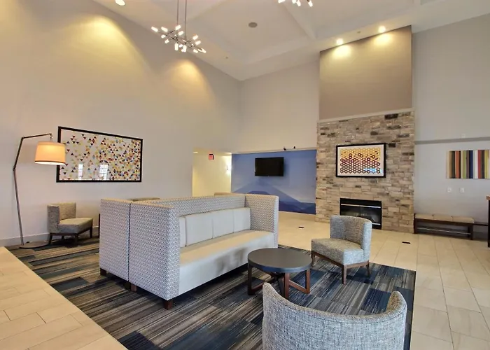 Holiday Inn Express & Suites Airport By Ihg