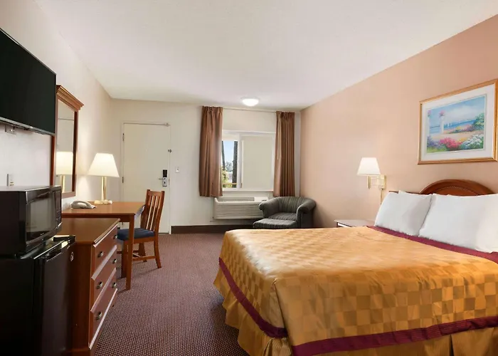 Travelodge By Wyndham Bakersfield