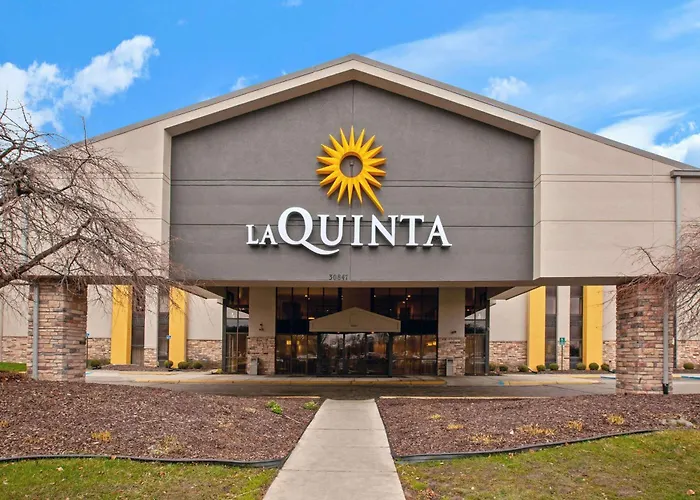Airport Hotel: La Quinta Inn & Suites By Wyndham Detroit Metro Airport