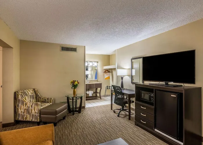 Family Hotel: Quality Inn University Lansing