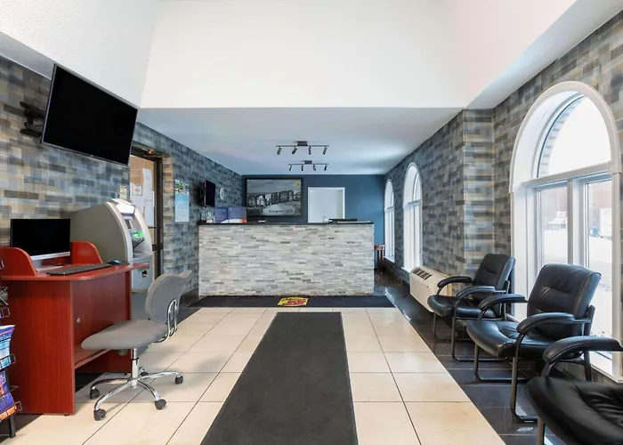 Hotel: Super 8 By Wyndham Niagara Falls By The Falls