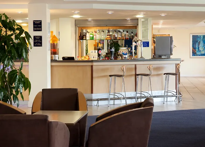 Holiday Inn Express Cardiff Airport, An Ihg