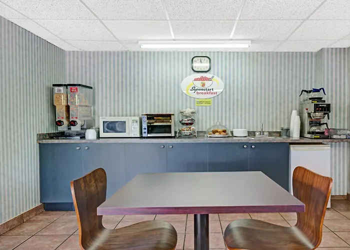 Super 8 By Wyndham Niagara Falls North