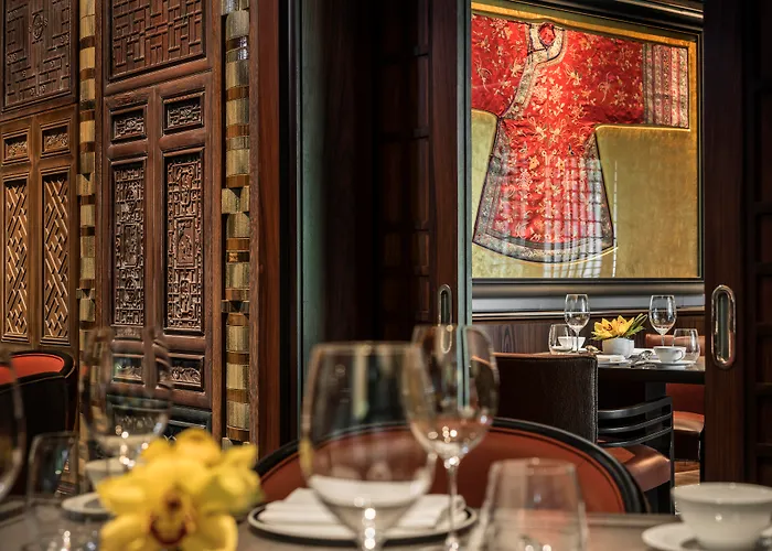 Resort: Four Seasons Hotel Singapore