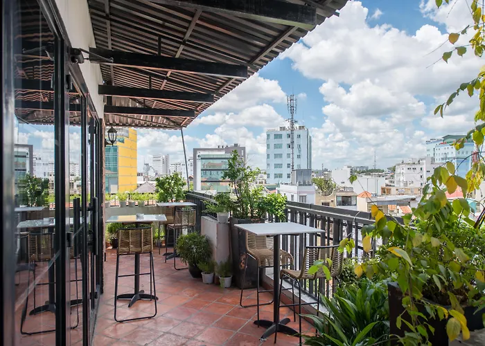 Cheap hotel: The Alcove Library Hotel