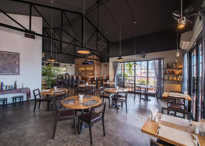 Cheap hotel: The Alcove Library Hotel