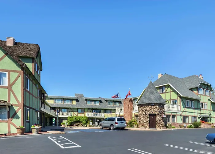 Hotels Close to Airport Svendsgaard'S Lodge- Americas Best Value Inn & Suites