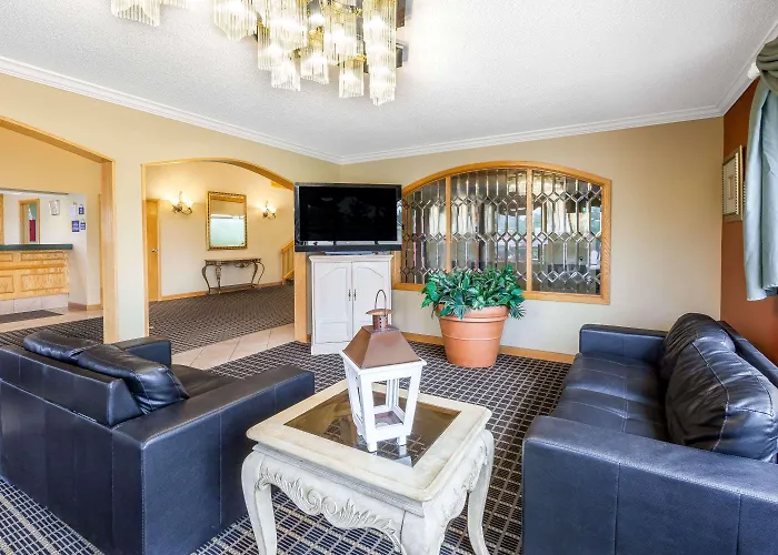 Motels Days Inn & Suites By Wyndham Kalamazoo