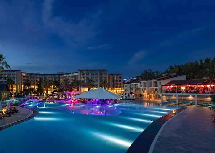 Family Hotel: Arum Barut Collection