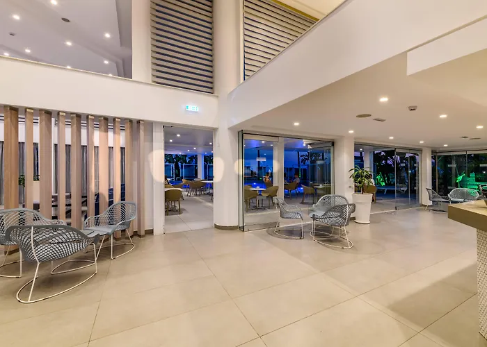Luxe hotel: Tasia Maris Beach Hotel - Adults Only