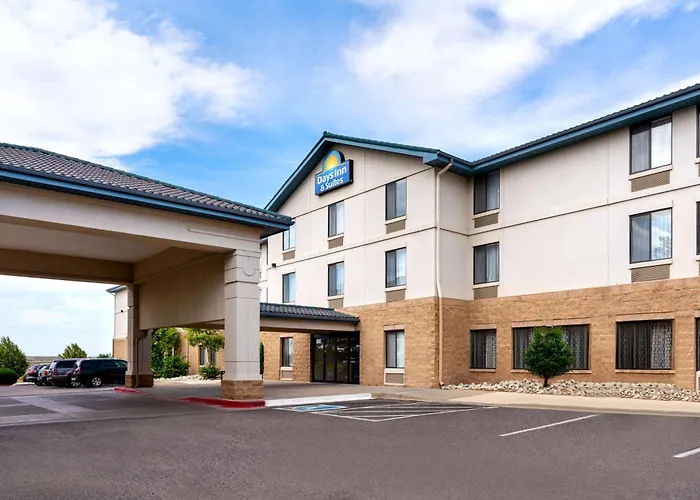 Days Inn & Suites By Wyndham International Airport