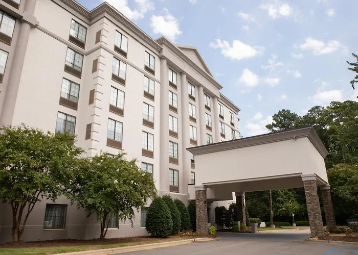Hotel with pool: Holiday Inn & Suites Raleigh Cary By Ihg