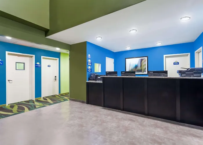 Days Inn & Suites By Wyndham Jamaica Jfk Airport
