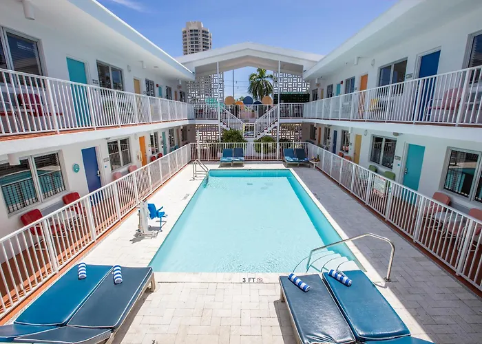Hotel 3 estrelas: Waterside Hotel And Suites