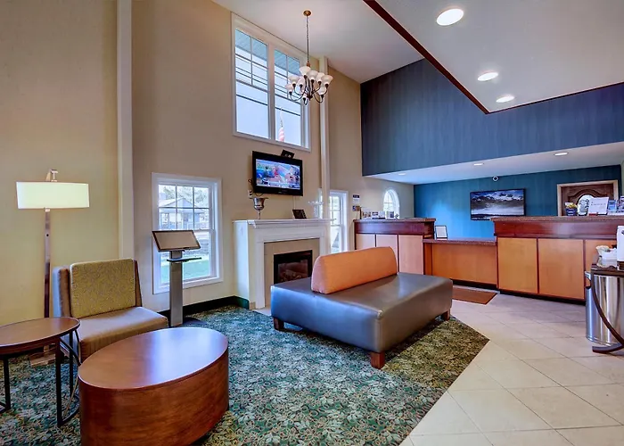 Best Western Plus, The Inn At Hampton