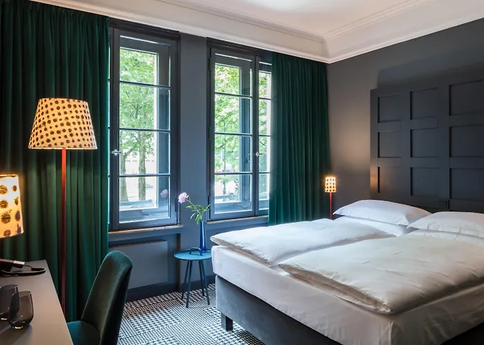 Resort: The Midtown Hotel