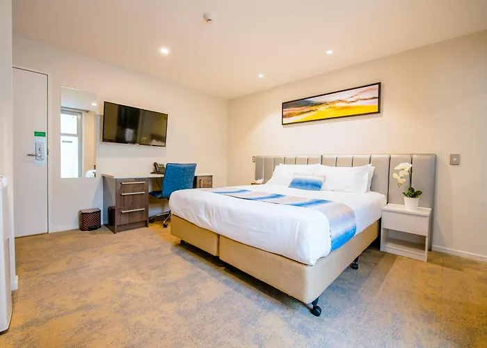 Hotel near College: Alpine Hotel
