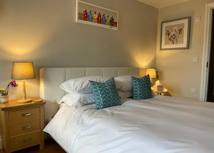 Family Hotel: No 12 Furze Croft