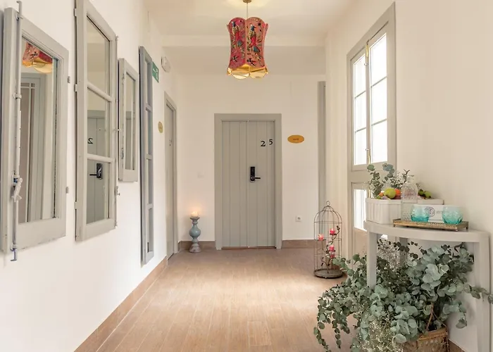 Cheap hotel: Nuea Santa Cruz