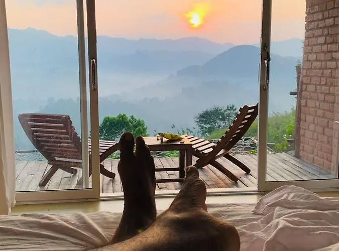 Family Hotel: Brisk Ella Retreat