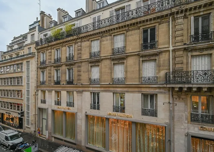 The place to be in Saint Germain des Près - Montana 2