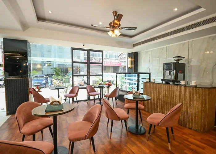 4 star hotel: Hotel Krishna Deluxe-By Rcg Hotels Near New Delhi Train Station