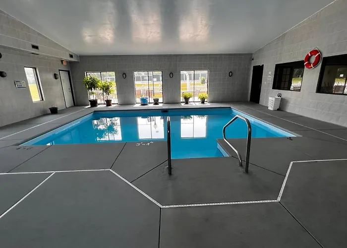 Sky Lodge Inn & Suites -