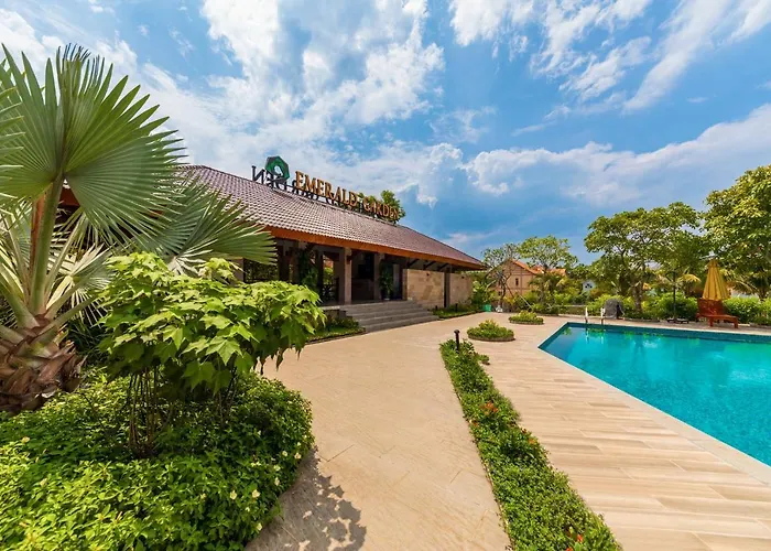 Beach hotel: Emerald Garden Retreat