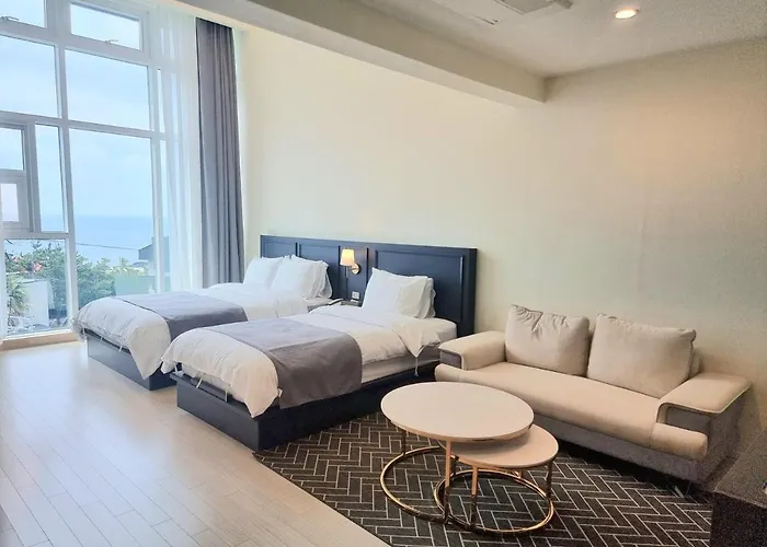 3 star hotels Rich