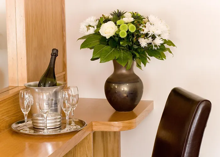 Blooms Hotel