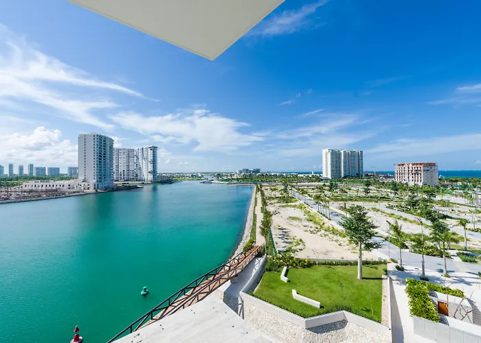Renaissance Cancun Resort&Marina