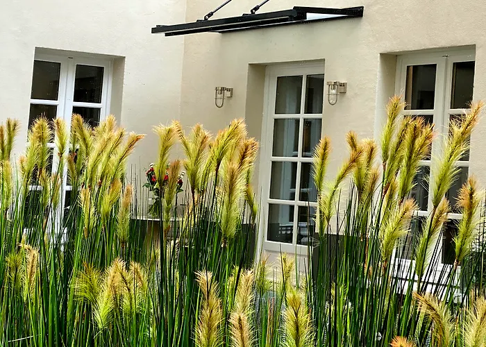 Hotel near College: Hotel La Lanterne & Spa By Timhotel