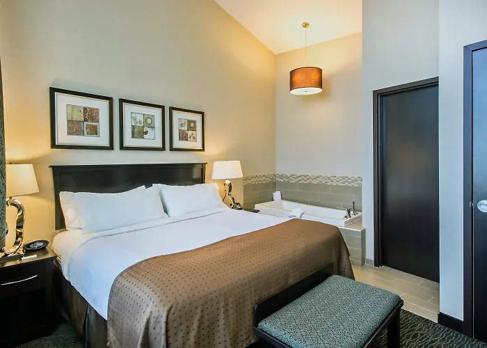 Hotel near College: Holiday Inn Saskatoon Downtown By Ihg