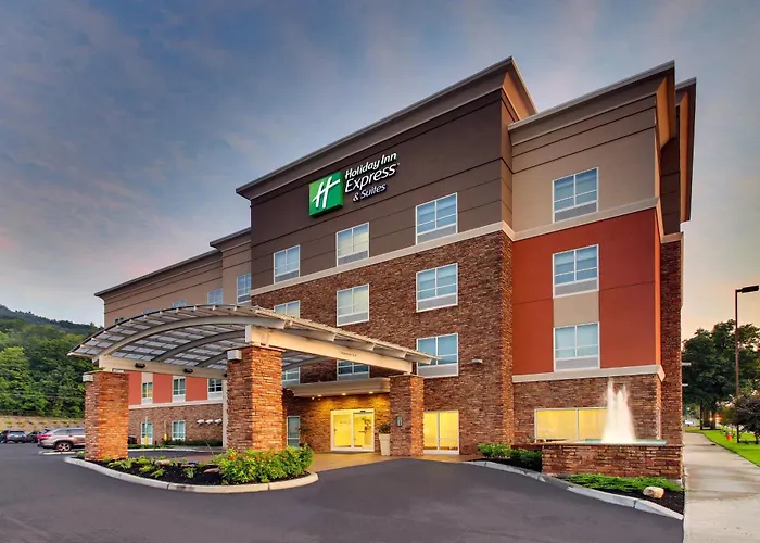 Hotel with Tennis: Holiday Inn Express & Suites Ithaca By Ihg