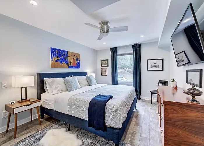 The Home Collection Clt: 510 Queens